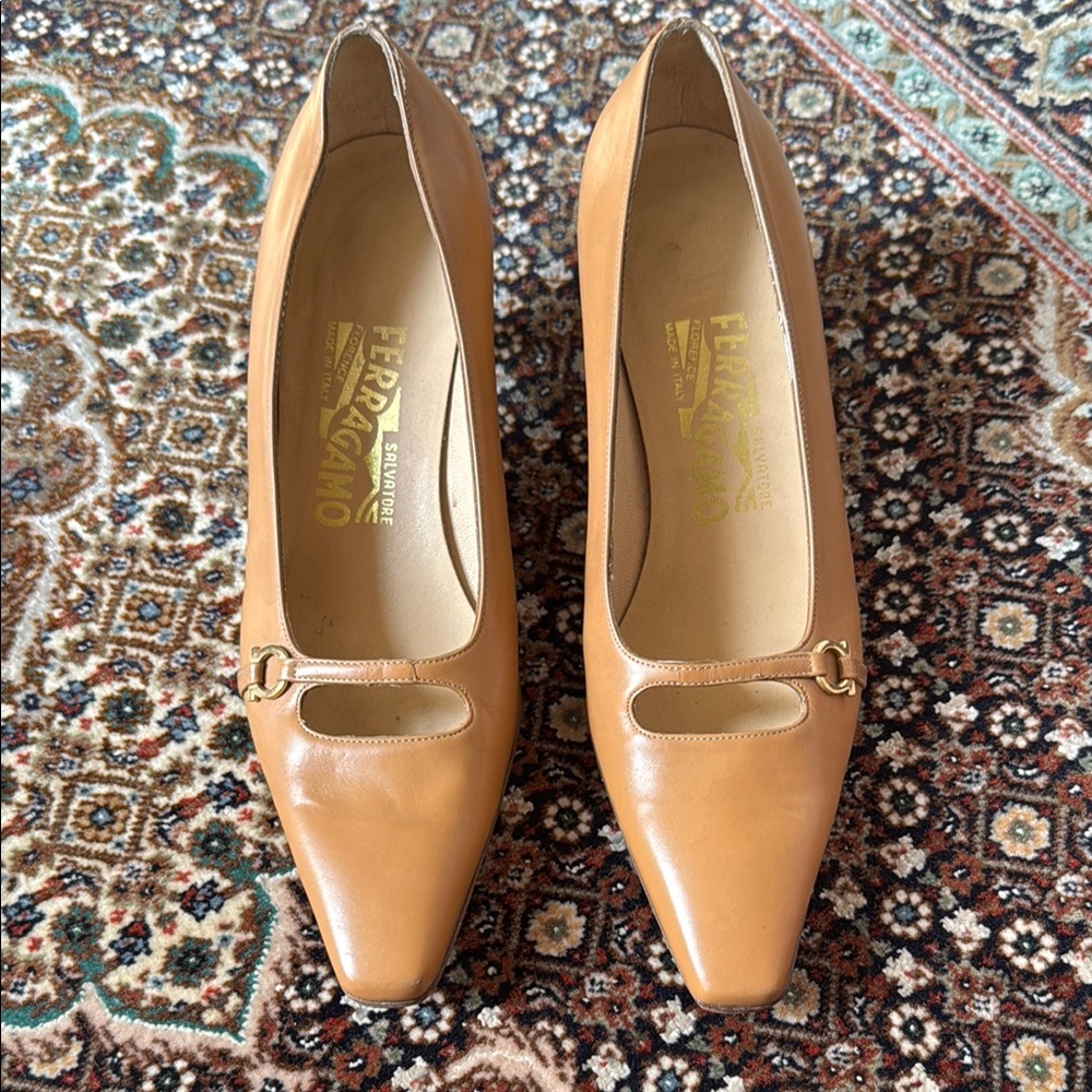 Vintage Salvatore Ferragamo pumps Size 6C